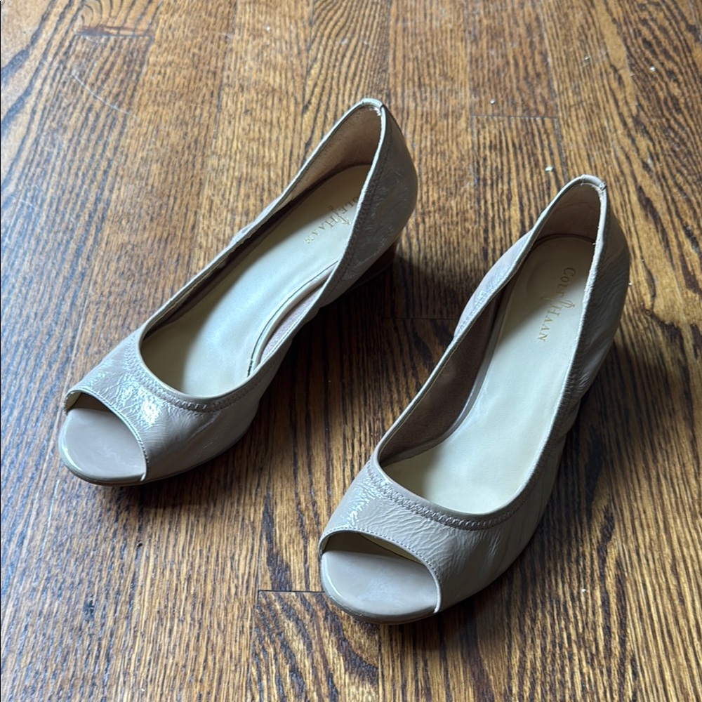 B5 Cole Haan Nike Air Women’s 7.5 Taupe Peep-Toe Wedges